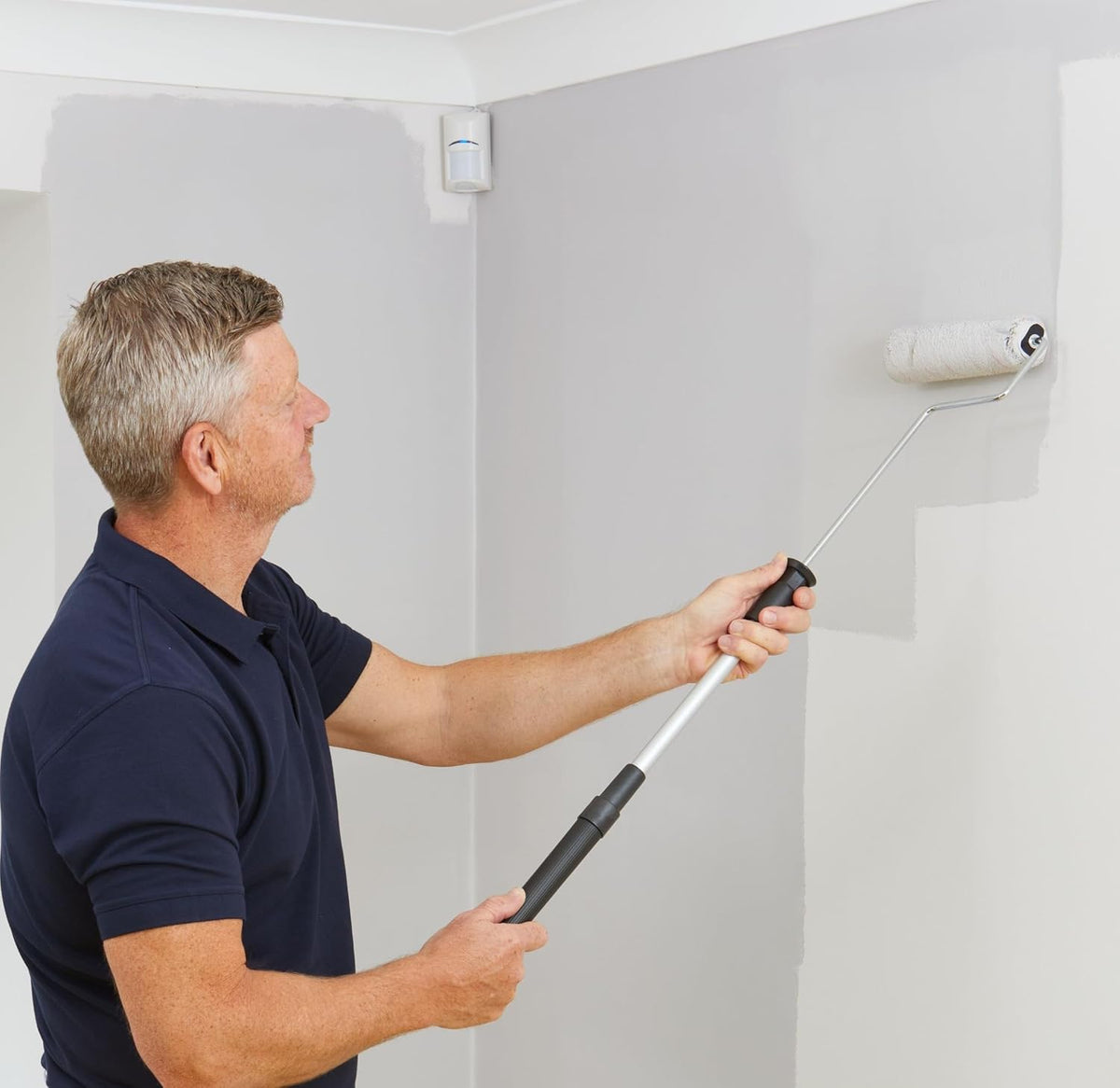 Fit For The Job 9 inch Telescopic Frame and Medium Pile Paint Roller for Painting with Emulsion Paints